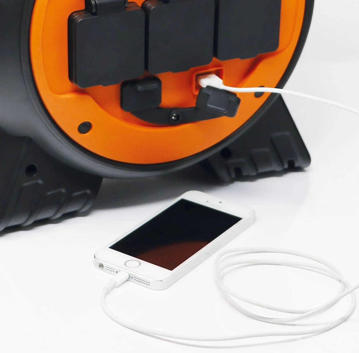 Maypole 15M Roller Mobile Mains Power Unit With LED Light MP3767 4 Maypole 15M Roller Mobile Mains Power Unit With LED Light MP3767 - Image 2