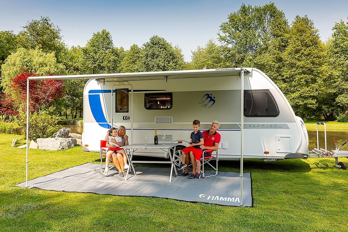 Fiamma Caravanstore XL Lightweight Awning Royal Blue Sizes 280,310,360,410,440,500,550 (Grey Outer Bag) 9 Fiamma Caravanstore XL Lightweight Awning Royal Blue Sizes 280,310,360,410,440,500,550 (Grey Outer Bag) - Image 7
